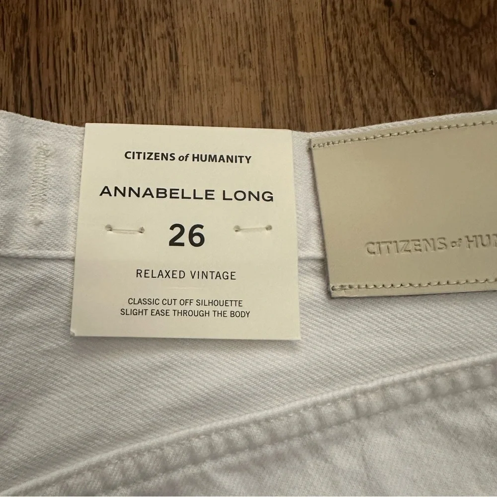 Citizen of Humanity White Distressed Denim Shorts Annabelle Long raw hem size 26